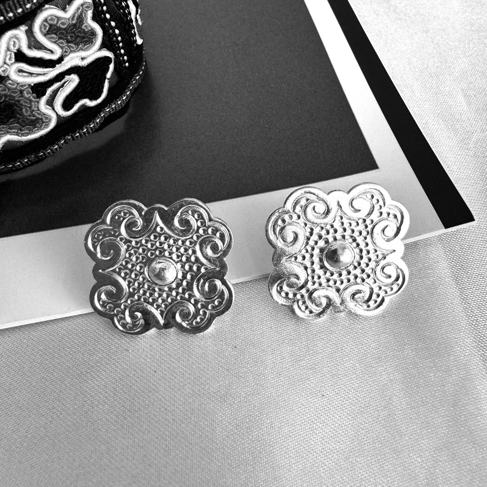 Whirlpool Motif Earrings